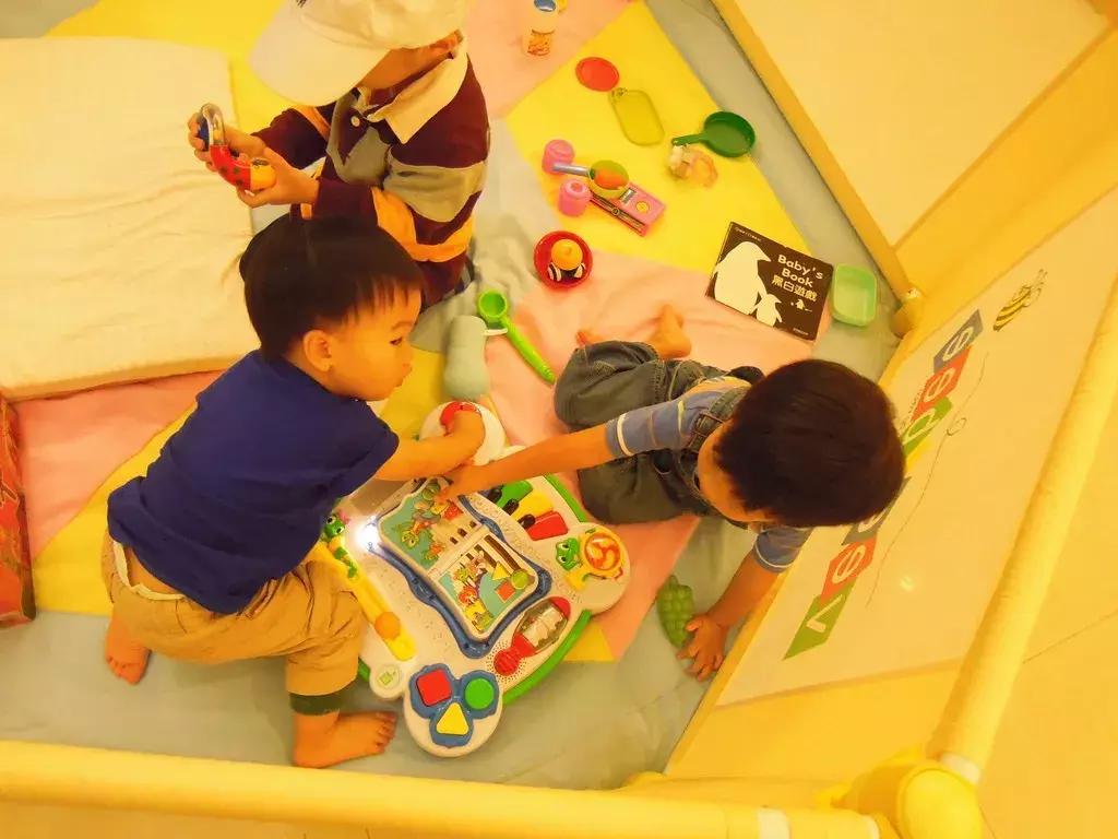 面对被自己伤害的人应怎么说,遇到受虐者该怎么办