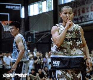 曹芳街头打球,曹芳打街球