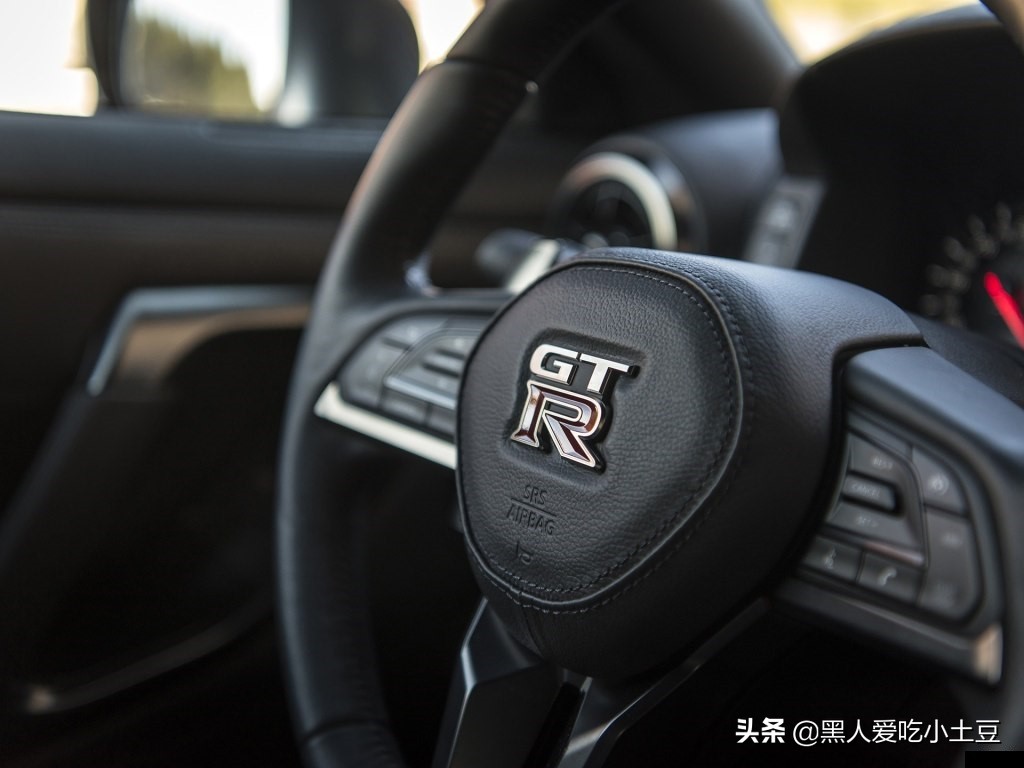 尼桑gtr到底多强,2017款尼桑gtr全方位讲解