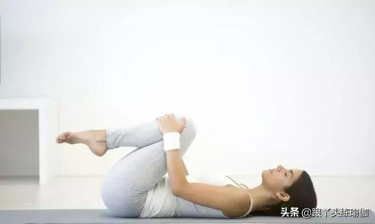 练瑜伽冻龄真实视频,6个经典瑜伽动作瘦全身