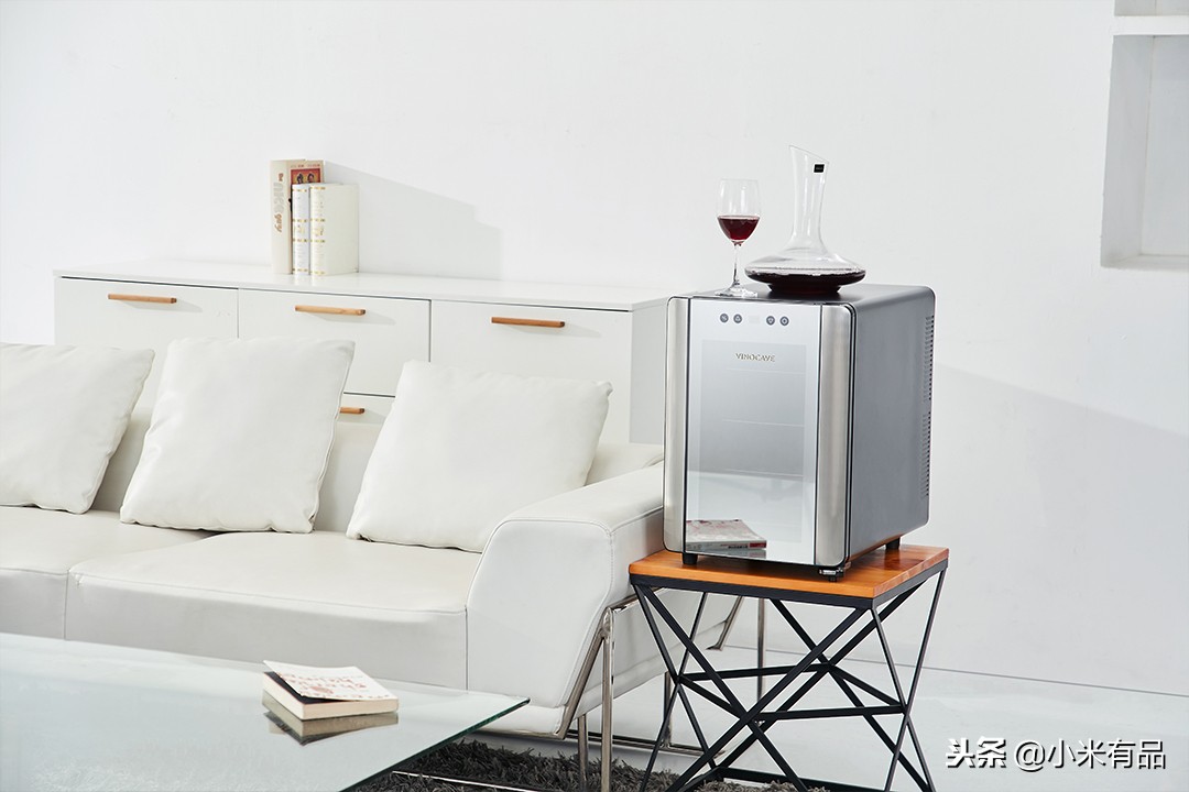 有了红酒之后你是否考虑添一款红酒柜?性价比非常高的那种