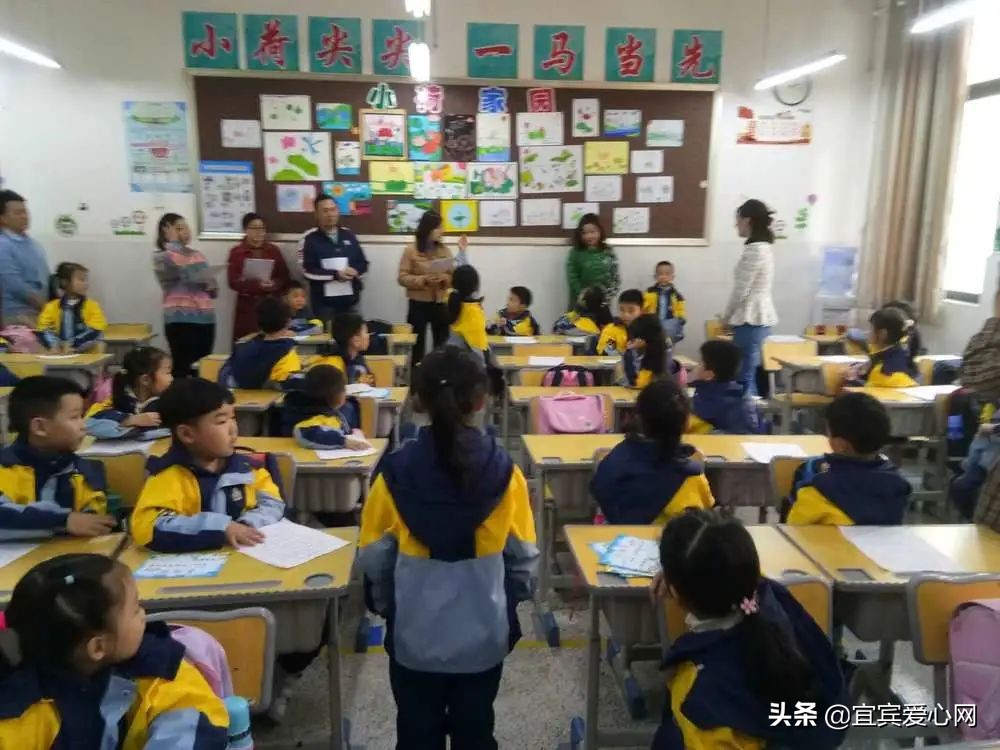 叙府实验小学：小荷尖尖一马当先