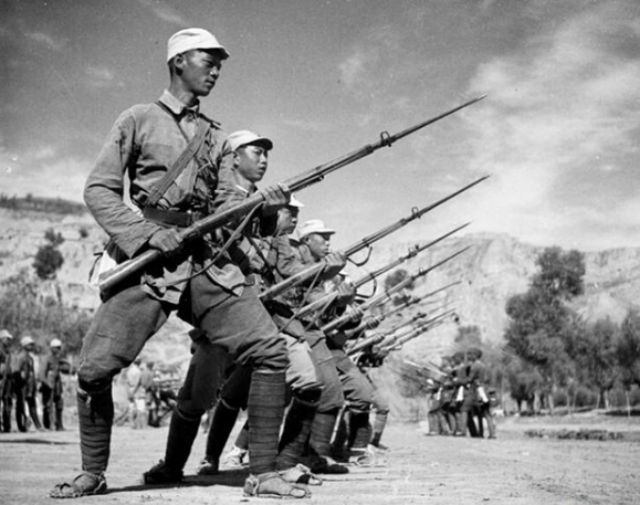 解放战争轰轰烈烈，为何贺龙却“销声匿迹”，授衔时仍成十大元帅