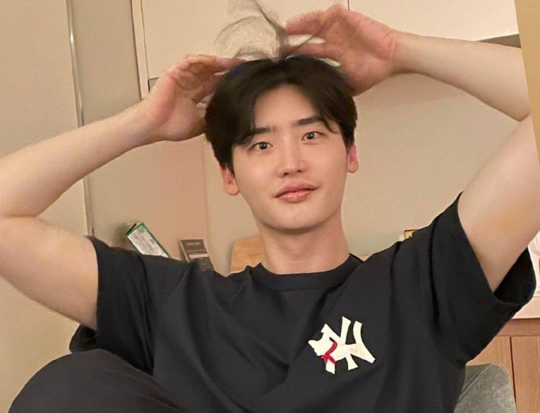 李钟硕发福了照片,李钟硕发福机场照整个人胖了一圈