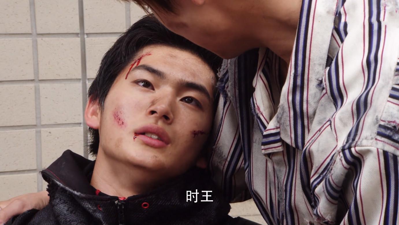 骑士本就是一场悲剧，身在假面之下的是责任和觉悟撑起了坚强