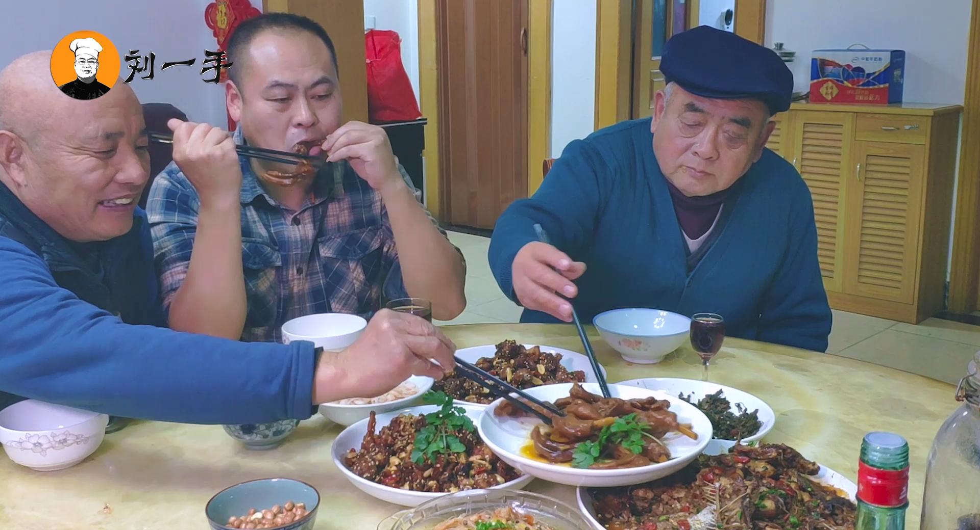 潮汕卤水鹅掌配方,美食教程卤水鹅掌翼的美味做法