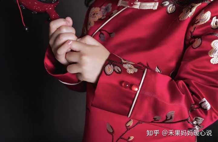 童装女童3-6岁公主裙冬款拜年,2023年最流行的衣服童装