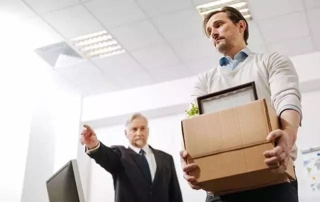 互联网和网易裁员哪个好,互联网裁员标准