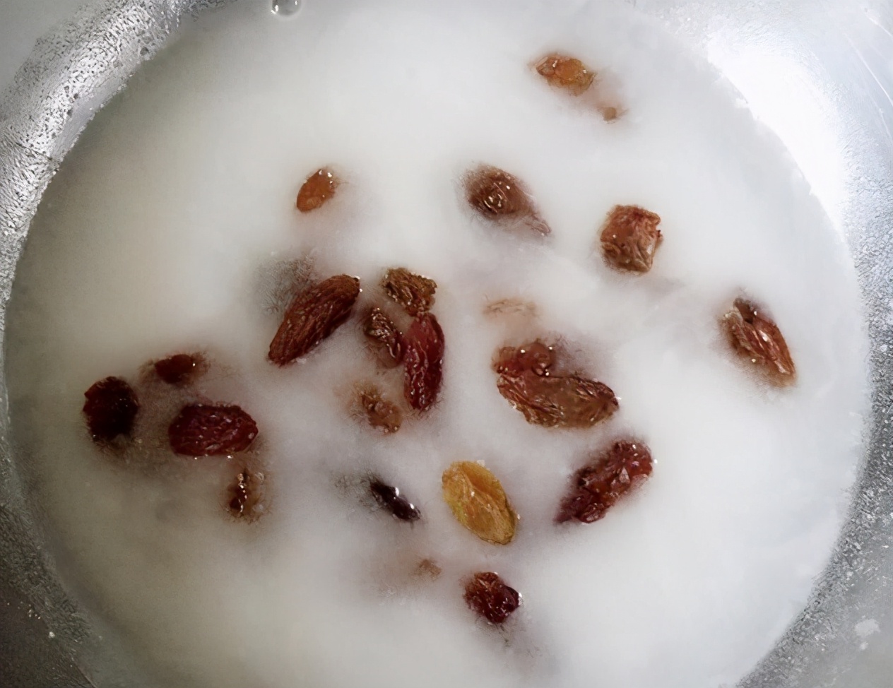 吃葡萄脏了衣服怎么洗才干净,吃葡萄用什么清洗最好