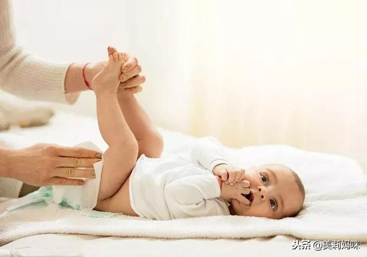 一个月的婴儿一天拉几次便便正常,婴幼儿新生儿一天大便6-7次正常吗