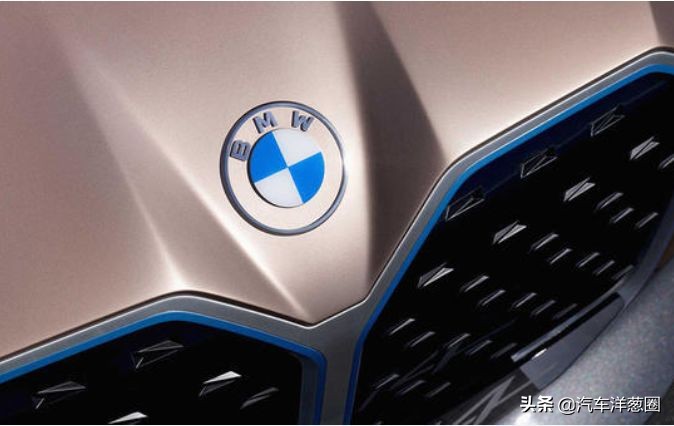 宝马发布全新车标,宝马蓝天白云标改黑白标