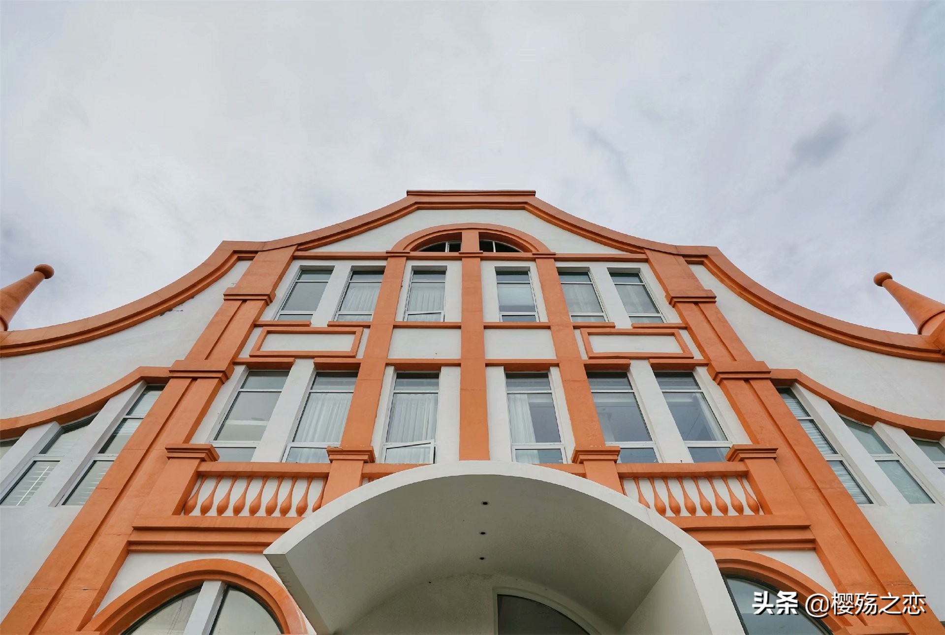 天柱山里的风景就是这么美,一个充满俄罗斯风情的梦幻城堡