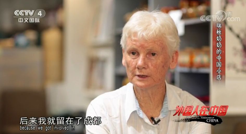 七十多岁的老奶奶为孙子赚钱救命,奶奶坚持40年帮困难老人