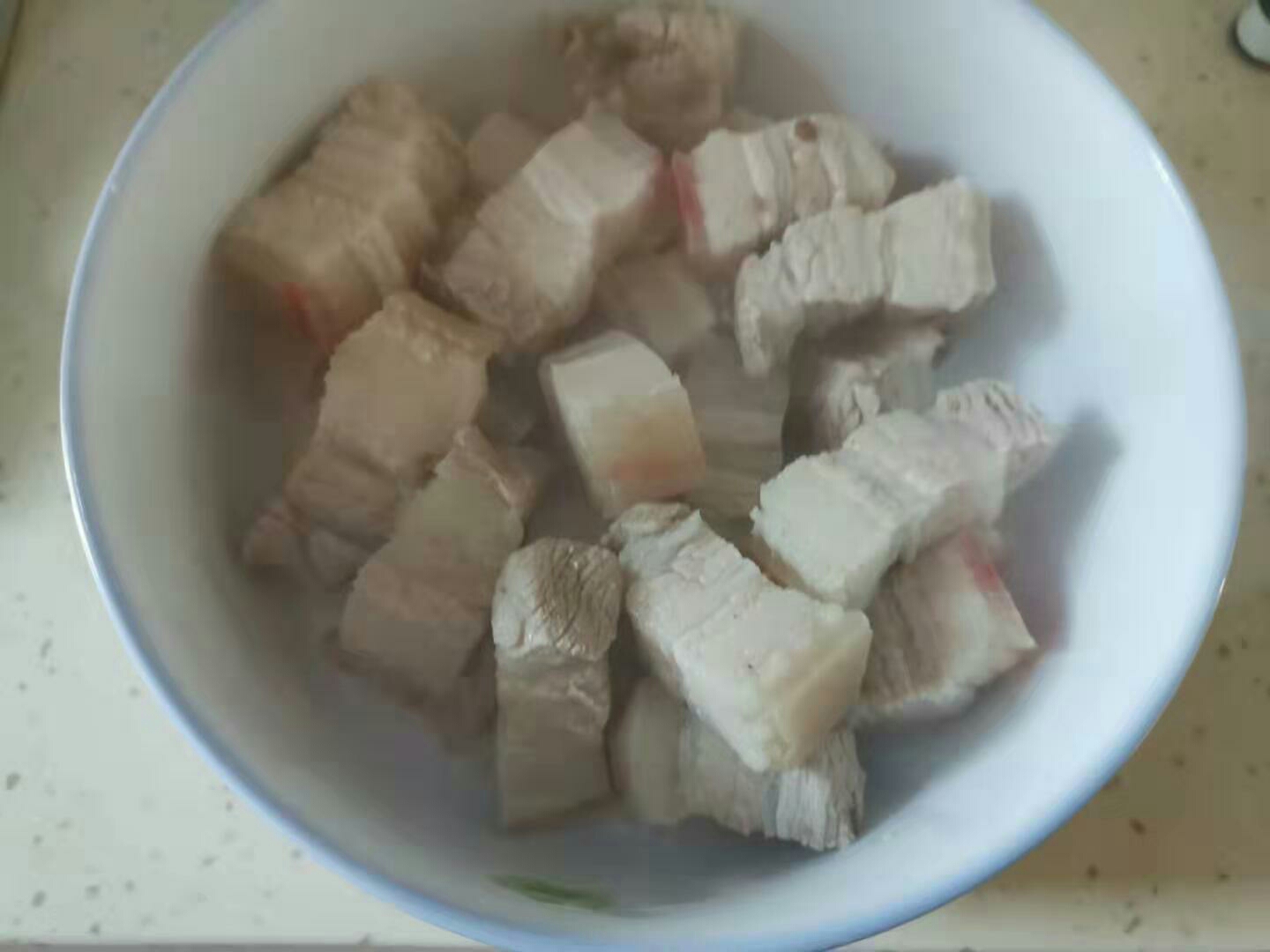 红烧肉不用冰糖用白糖行吗,做红烧肉用冰糖还是白砂糖