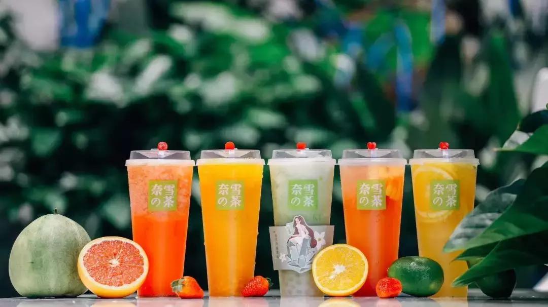 一*爆口**浆的咩咩包来了，今天也是努力营业的奈雪咩！