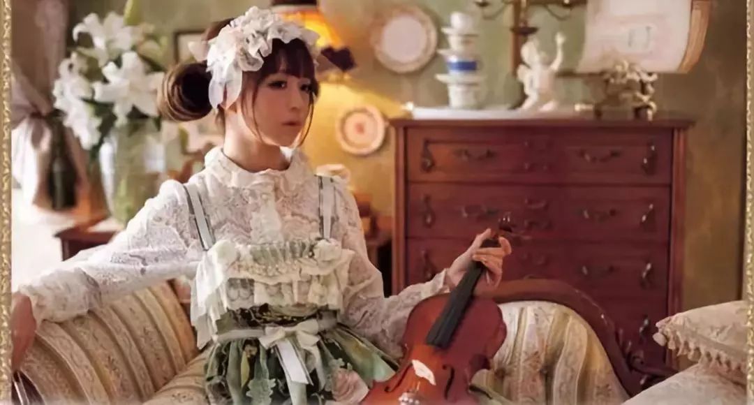 炒币、炒鞋、炒盲盒都OUT了！现在年轻人都炒这个...