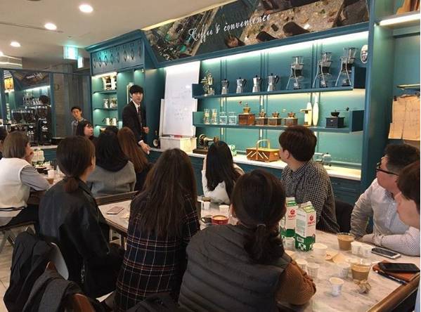 他把梵高的名画装进一杯咖啡，竟然撩到10万迷妹