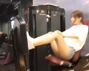 她是斗鱼刀区第一女神，平日不输腐团儿，如今被土豪喷假清纯