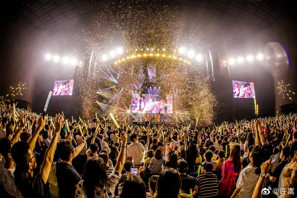 许嵩为何不能像周杰伦一直火,唯一能和周杰伦抗衡的许嵩