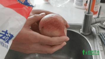桃子用碱洗了发黑,桃子用碱洗干净变黑