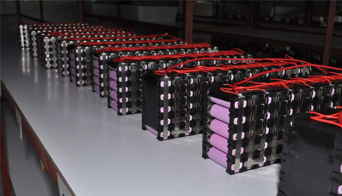 电动车三元锂电池爆燃视频,锂电池电动车爆燃视频