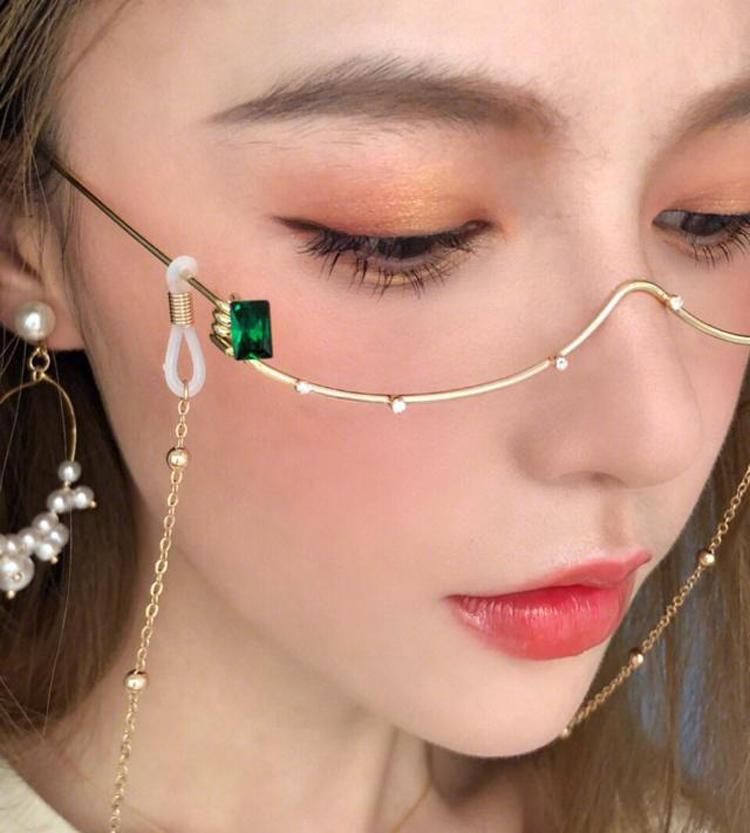 女生身体乳涂哪些部位,女人涂口红男人涂什么