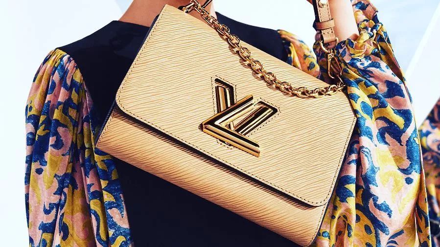 lv老花和水波纹哪个好,lv老花配水波纹