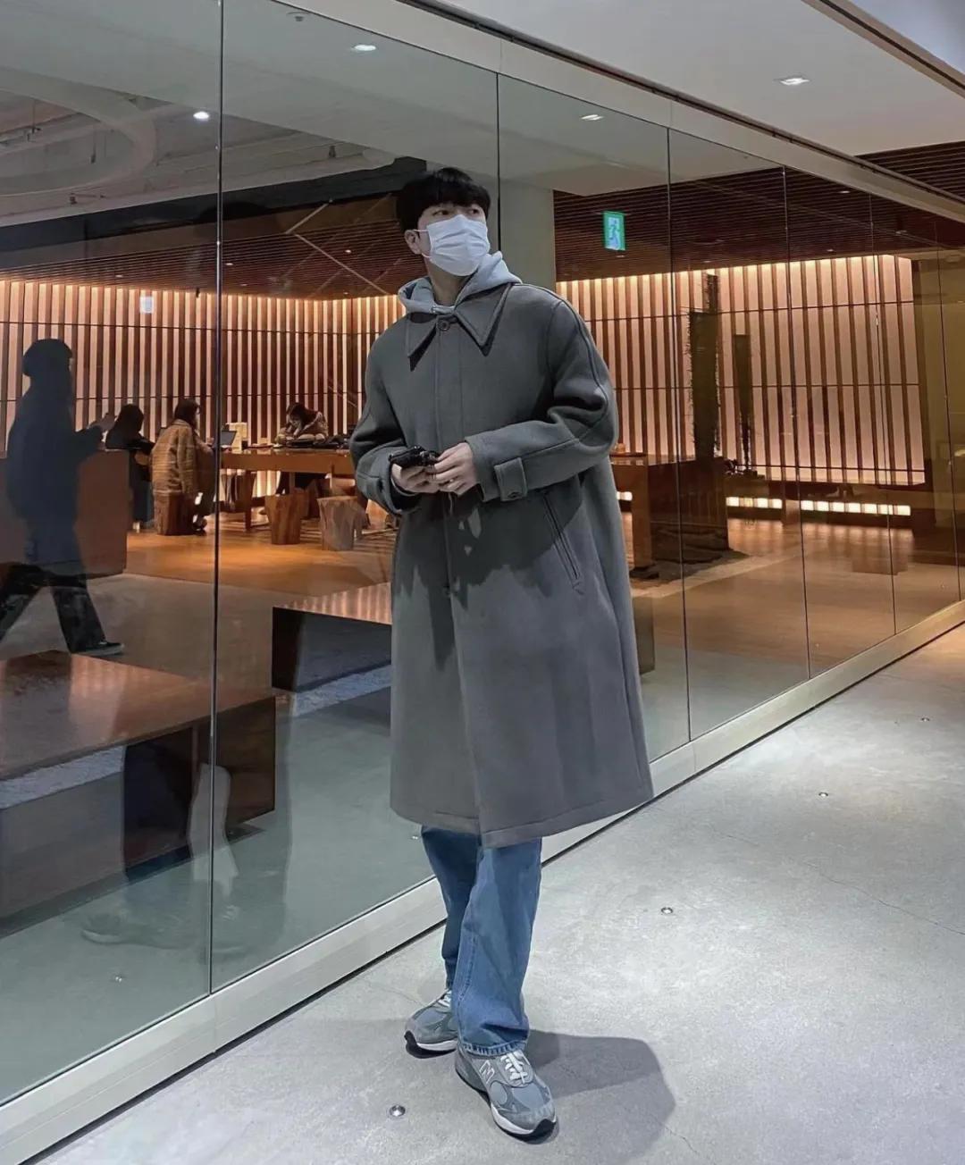 灰色运动鞋是什么梗,灰色运动鞋新百伦搭配