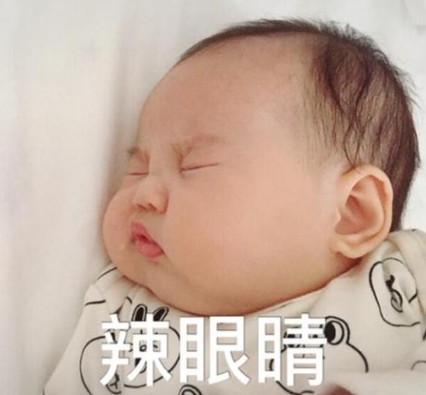 宝宝喜欢发呆是太笨？新生儿这4种表情是聪明的表现，包括发呆