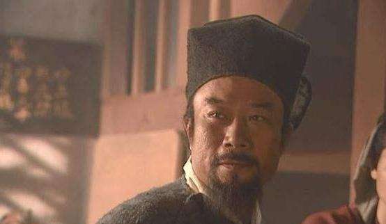 水浒传中宋江为何坚持招安，不自己称王？不是他不想，而是他不能