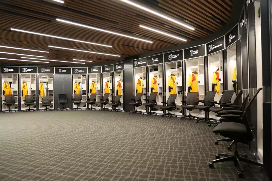 雄鹿这赛季一共穿过哪些球衣,雄鹿队的新赛季球衣