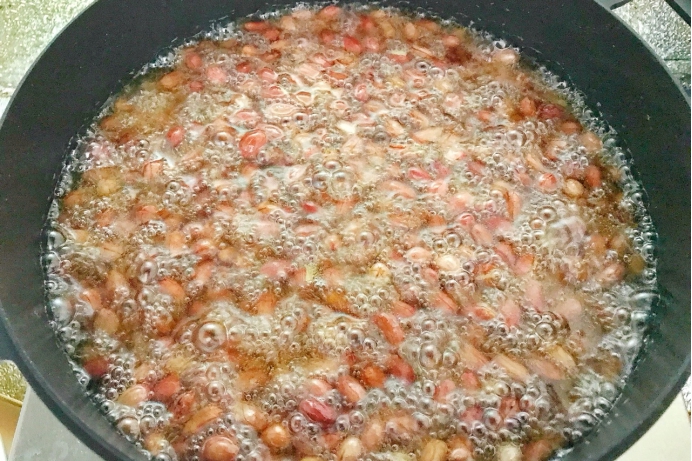 炒过的整个花生米返潮了怎么办,炒花生的盐可以反复炒几次