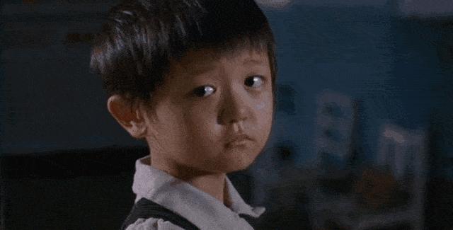 孩子腿夹小被子,孩子老踢被子有妙招吗