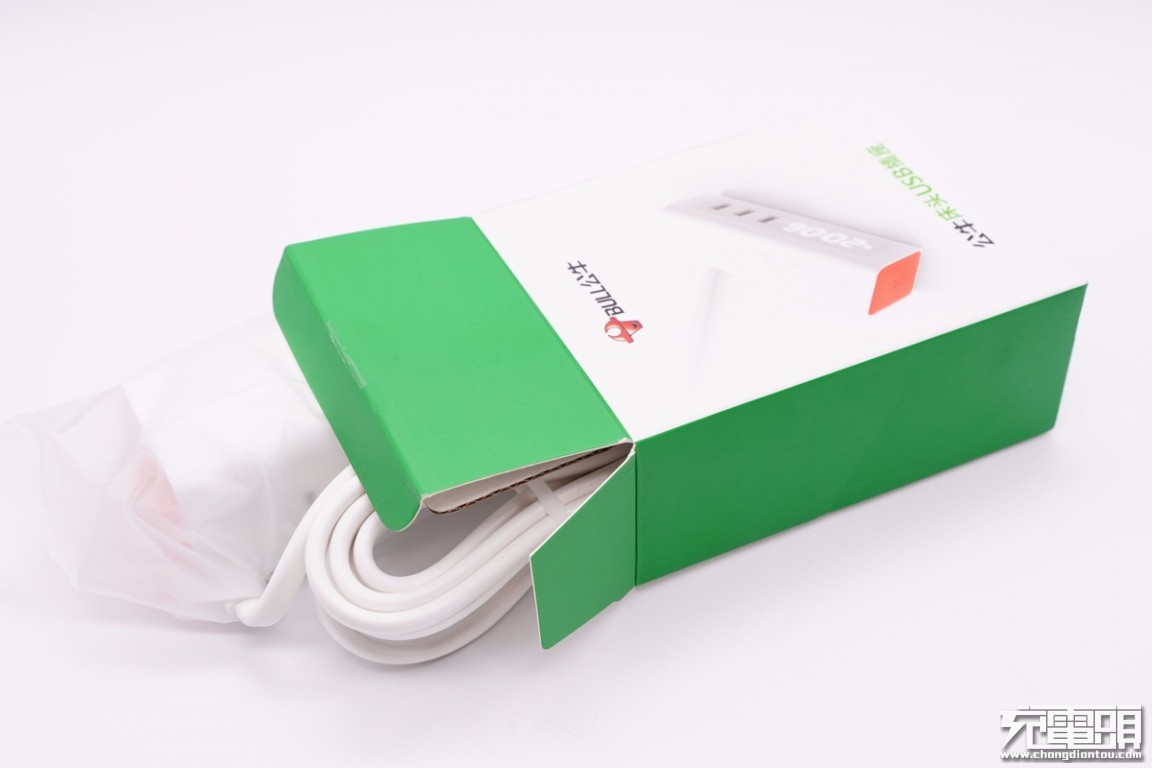 公牛插座新款和老款拆解,带USB接口公牛插排