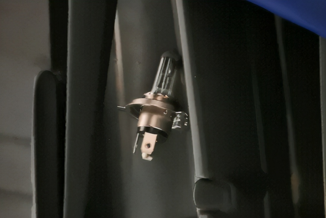 现代瑞纳18年h4led灯泡安装教程,14款现代瑞纳近光灯灯泡更换