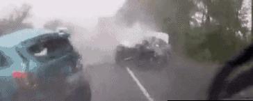 下雨天怎么能让后视镜不模糊,车子后视镜下雨天模糊