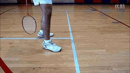 羽毛球怎么让自己的步伐干净有力,羽毛球单打谁的步伐业余选手可学