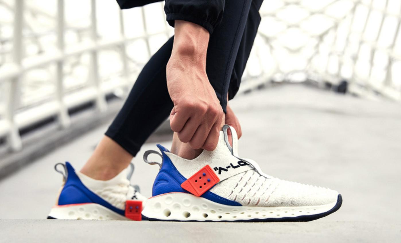 安踏十大黑科技鞋,安踏跑鞋黑科技推荐