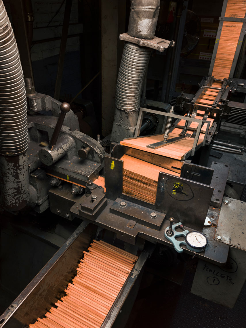 铅笔原来是这样做出来的,铅笔的制作过程是怎么样的