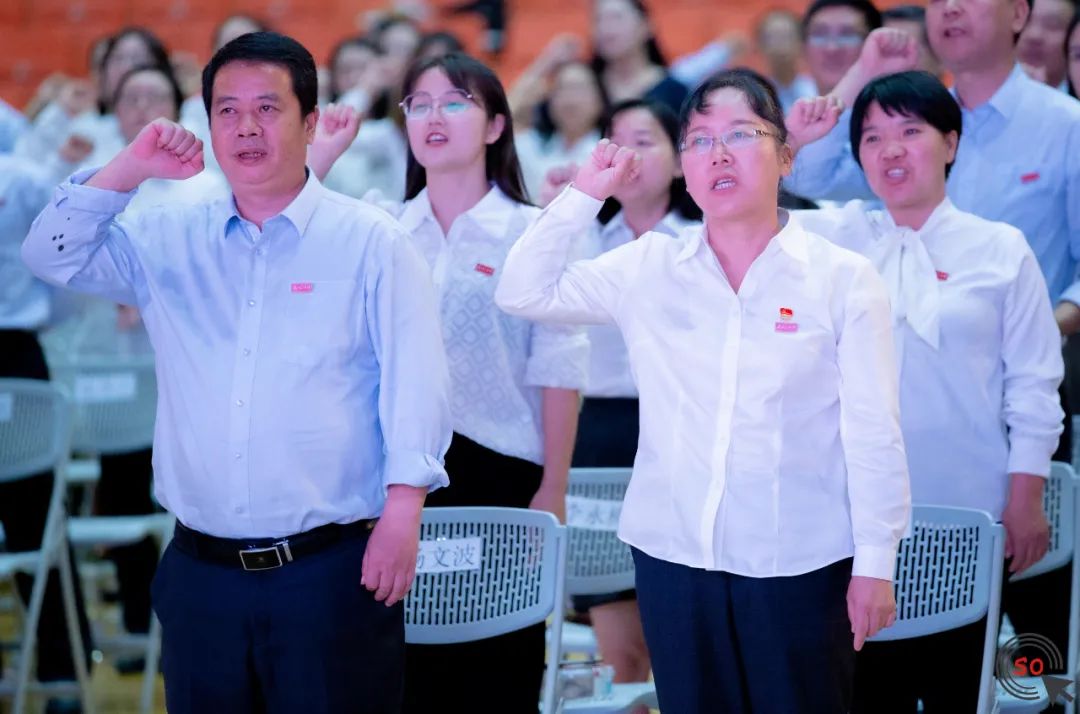 白塔中学2019年庆祝视频,白塔中学表彰大会