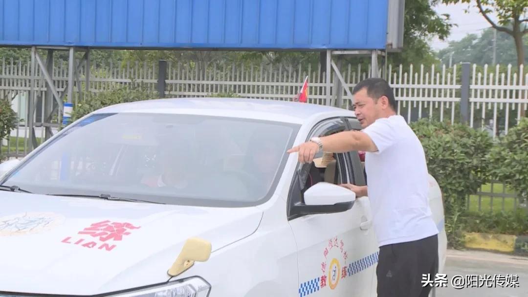 高考结束正是驾校学车的好时机,学车热高考结束驾校迎来报名高峰