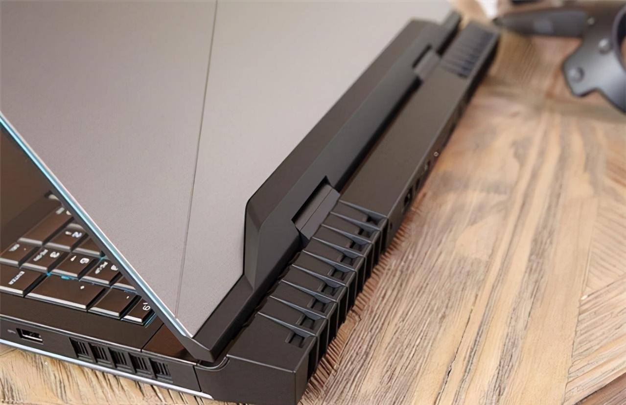 alienware17r4一共几个固态接口,alienware17