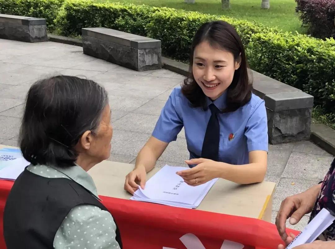 【双先榜样】朱丽沙：80后“斜杠青年”的变与不变