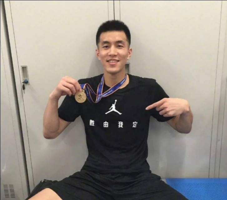 第一控卫郭艾伦精彩集锦,郭艾伦球衣真假怎么鉴别