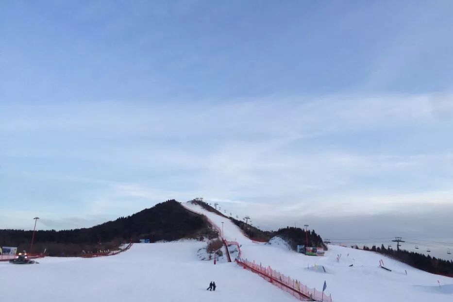 北京最近周边景色最好看的滑雪场,目前北京规模最大的滑雪场是哪个