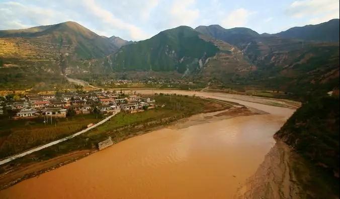 华山黑龙潭是真的假的,探索华山未解之谜黑龙潭