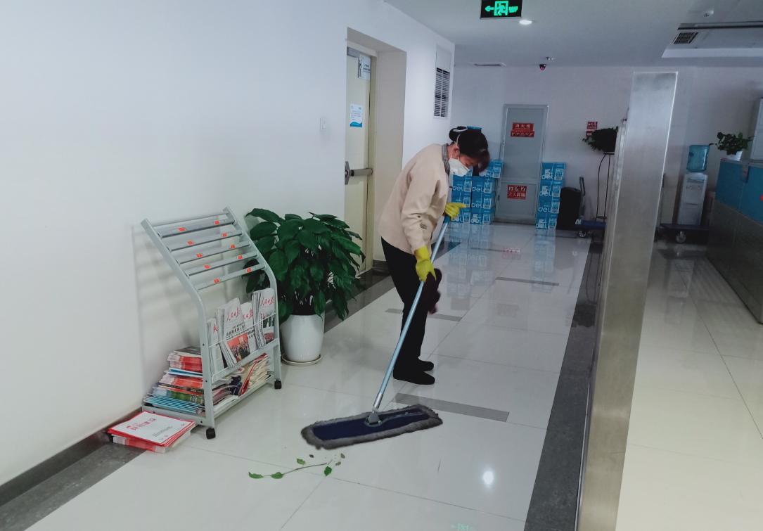 地铁车站防疫一线“清洁卫士”的24小时