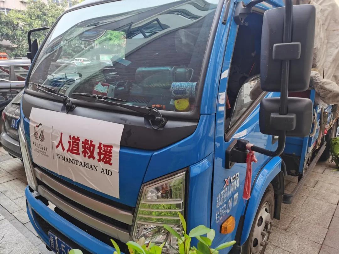 无惧风雪严寒坚守战役一线,不惧风雨救援