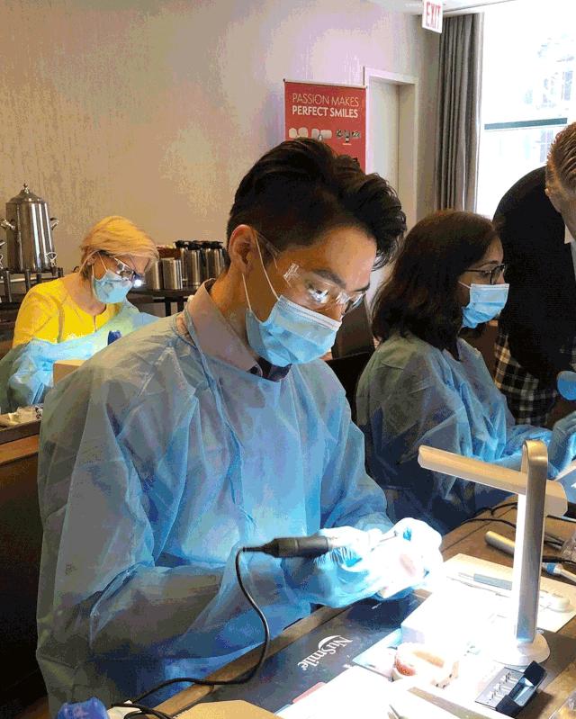 性感甜心PK富婆,国外直男都选了她?姐姐我不想努力了是不分国界