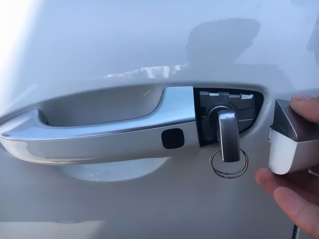 车辆遥控钥匙没电了怎么启动,索纳塔9钥匙没电应急启动视频